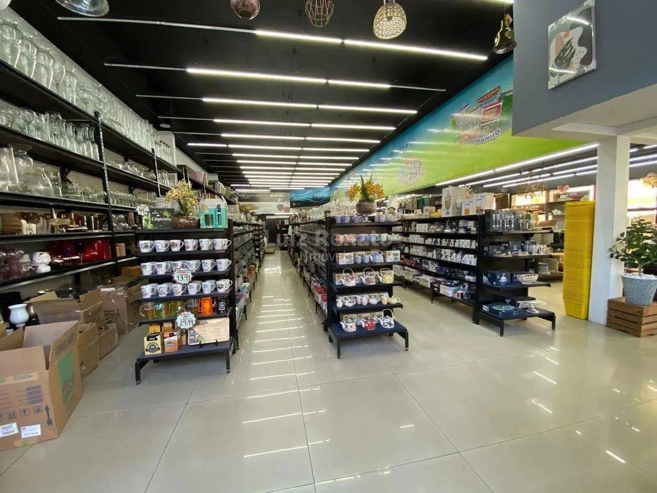 Loja comercial para alugar 910m² no bairro Buritis