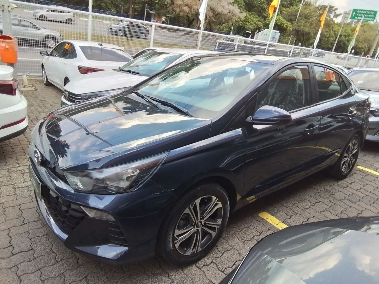 Hyundai HB20S Comfort 1.0 Flex 12V Mec., foto 3 de 11