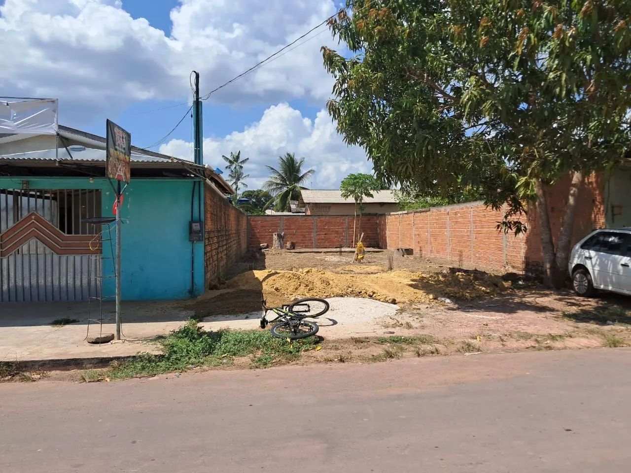 Terreno bem localizado na principal avenida do bairro Amazonas, zona norte de Macapá.