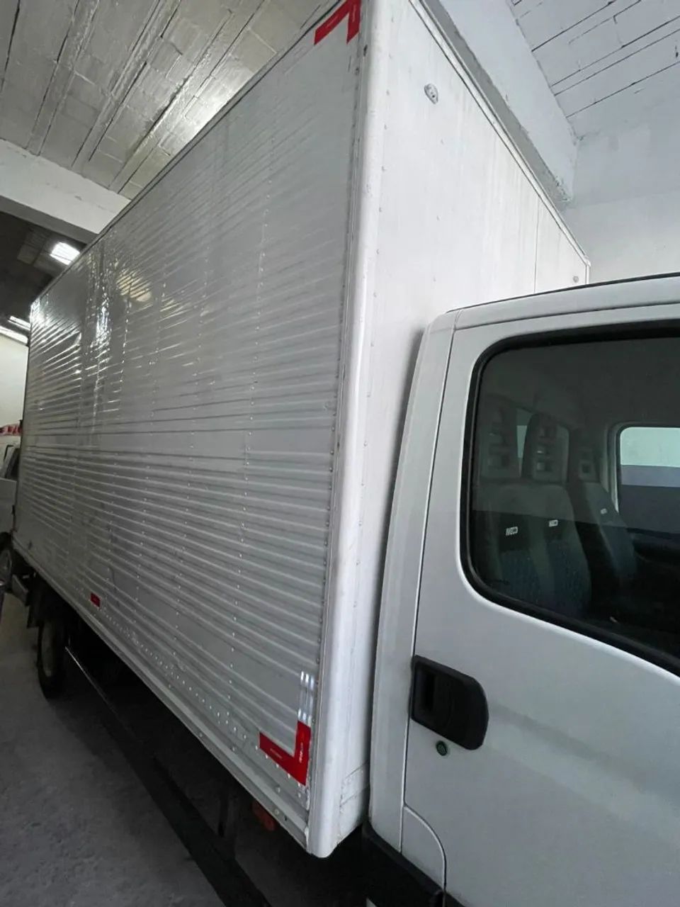 Iveco 70c17 freio ar  com ar condicionado 