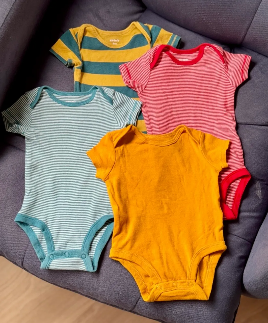 Kit com 4 Bodies Carters - Manga Curta - Tamanho 3 meses