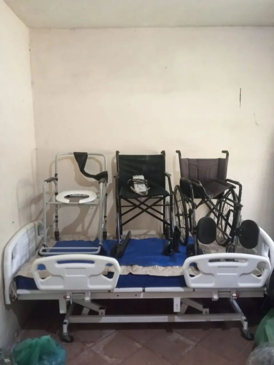 Vendo cadeiras de rodas e de banho  - Foto 6
