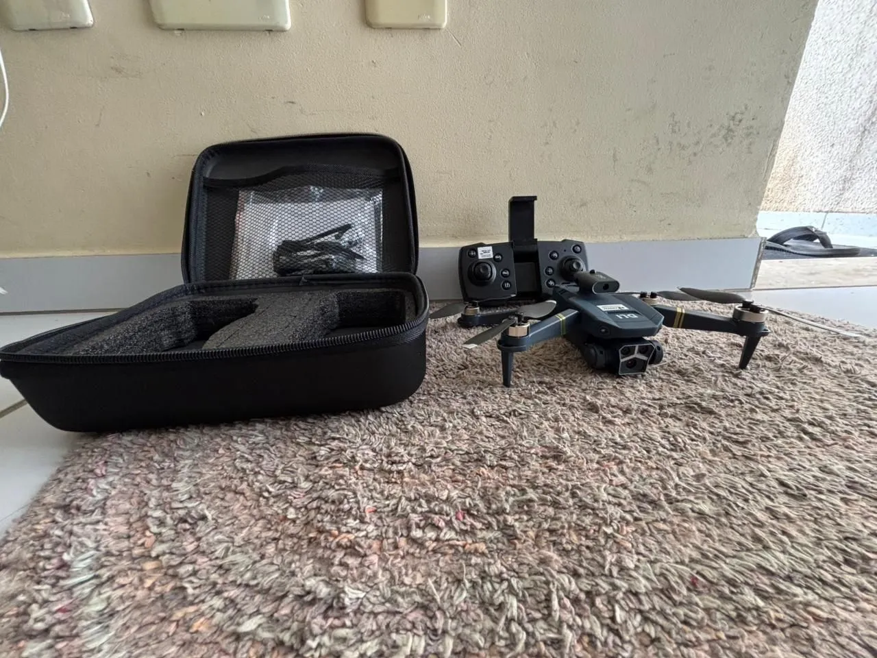 Drone com câmera e controle remoto - Novo!