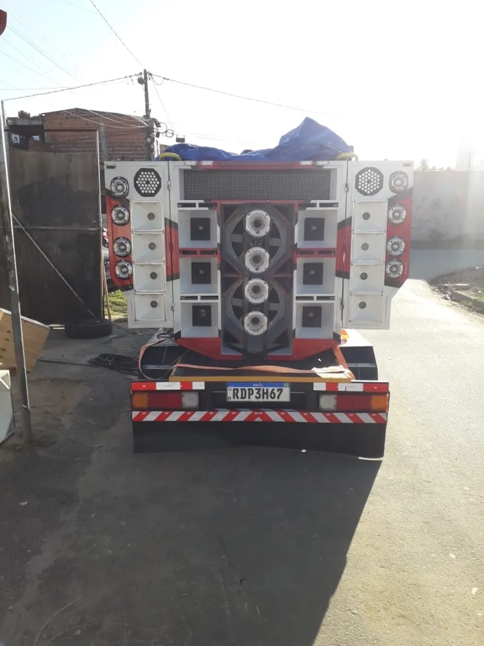 Som Automotivo tipo paredão