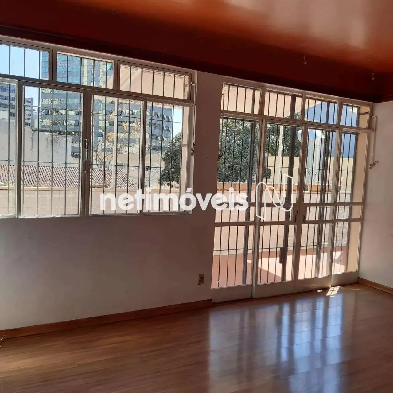 Apartamento à venda no bairro Serra com 95m² e 3 dormitórios/quartos disponíveis.