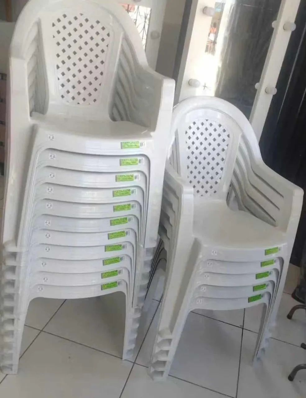 CADEIRA  TOPPLASTIC COM BRAÇO DIRETO DE FÁBRICA 