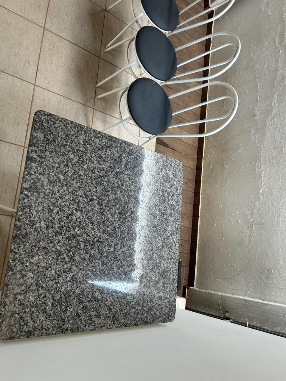Mesa com 3 cadeiras