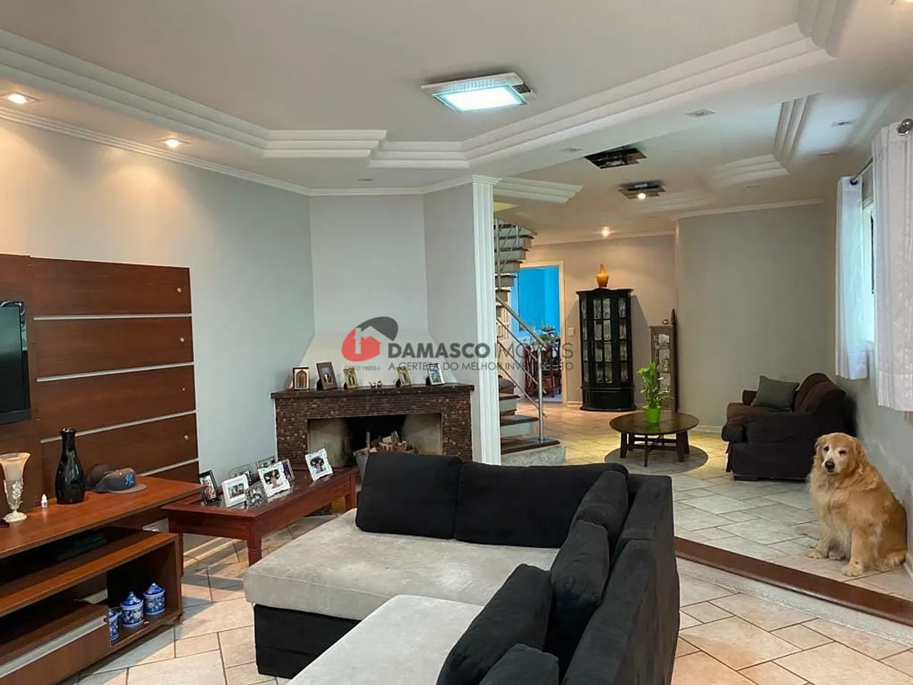 Sobrado à venda 3 Quartos, 1 Suite, 2 Vagas, 180M², Sítio da Figueira, São Paulo - SP