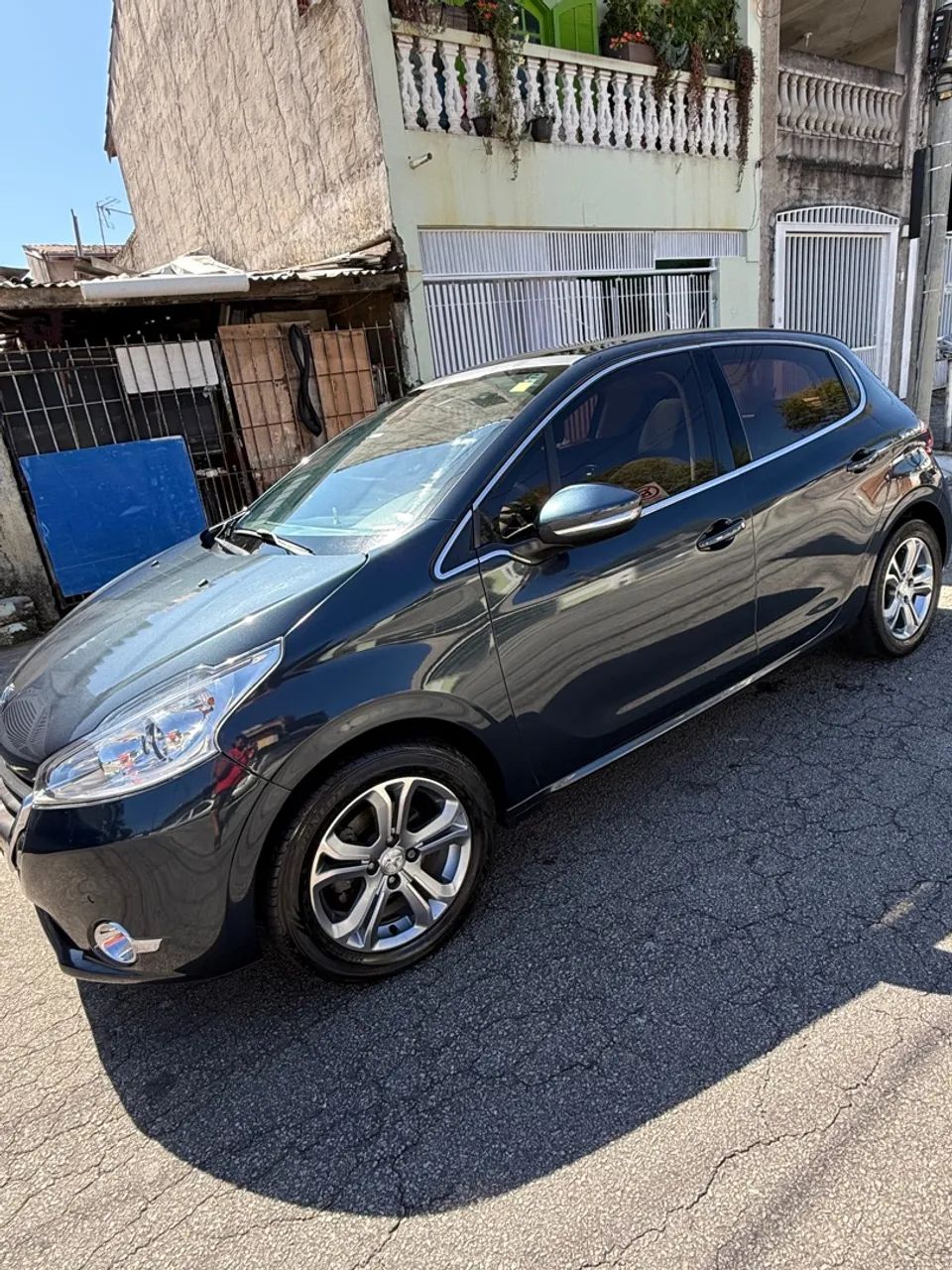 Peugeot 208 Grife com teto panorâmico 
