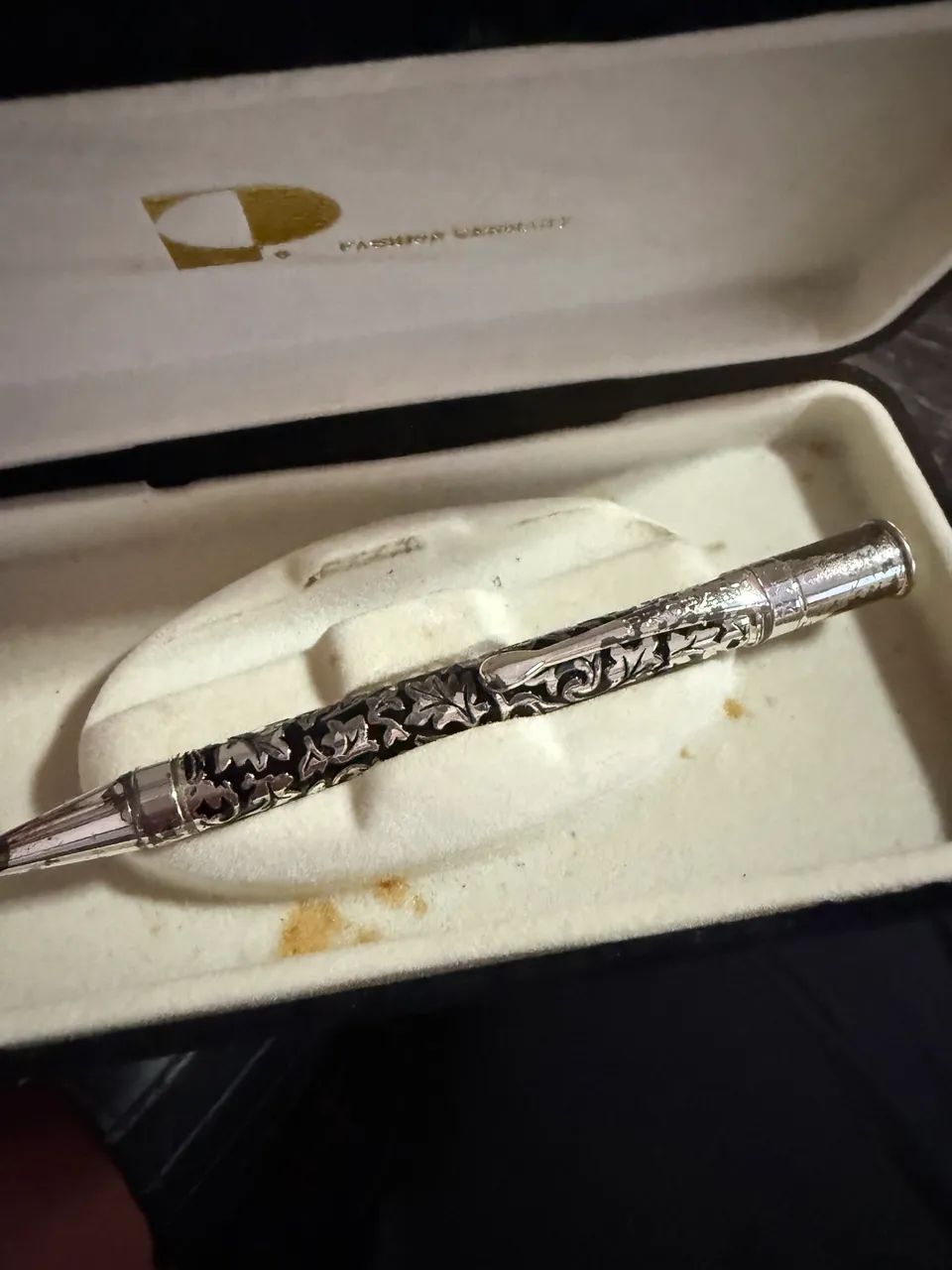 Caneta esferográfica em prata
