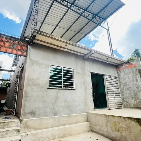 Casa em condomínio com dois quartos sendo um suite- 200m²