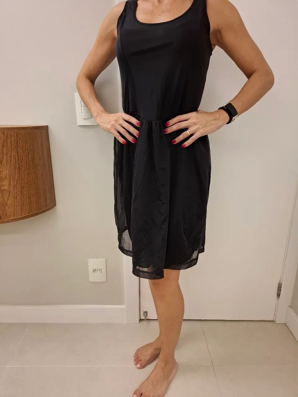 Vestido preto básico e versátil - Foto 3