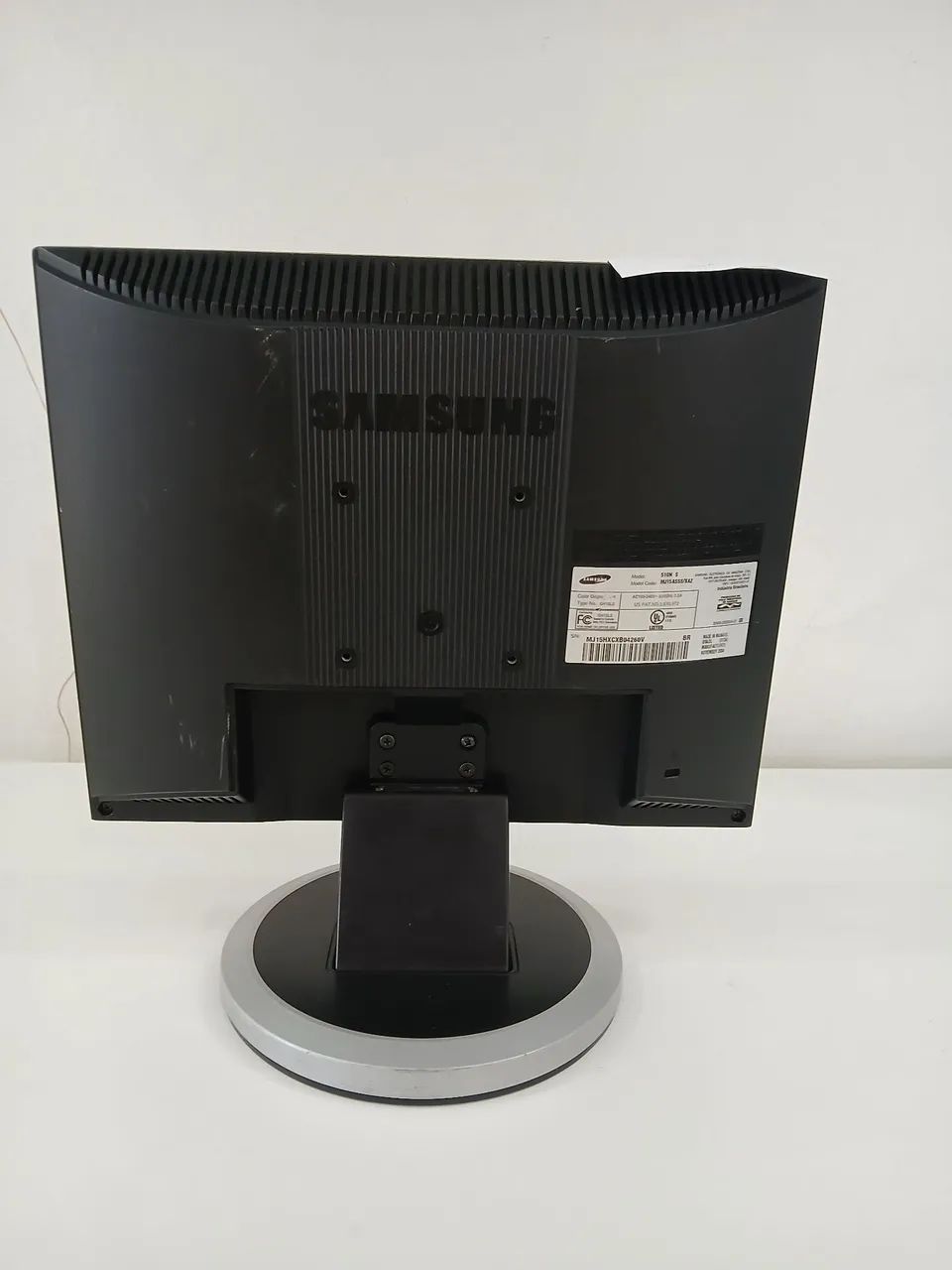 Monitor Samsung 15 polegadas, com cabos e garantia 