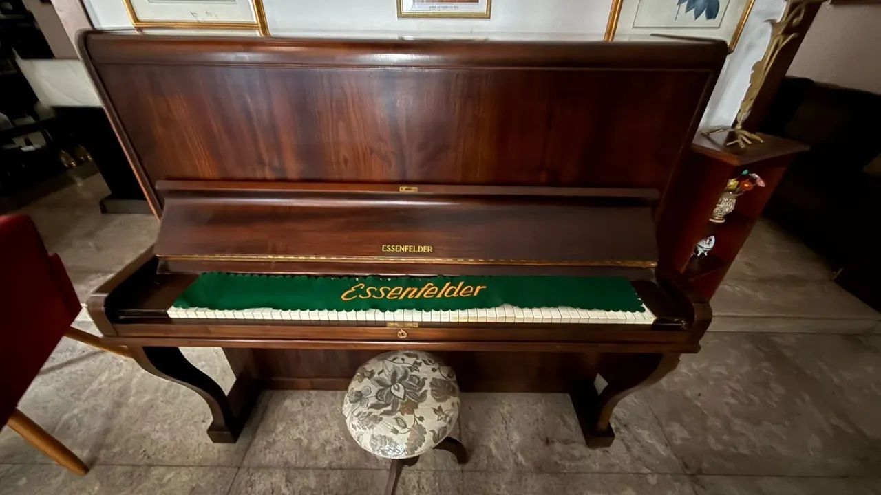 Piano  acústico vertical 138 B mais conservado do planeta - Foto 3