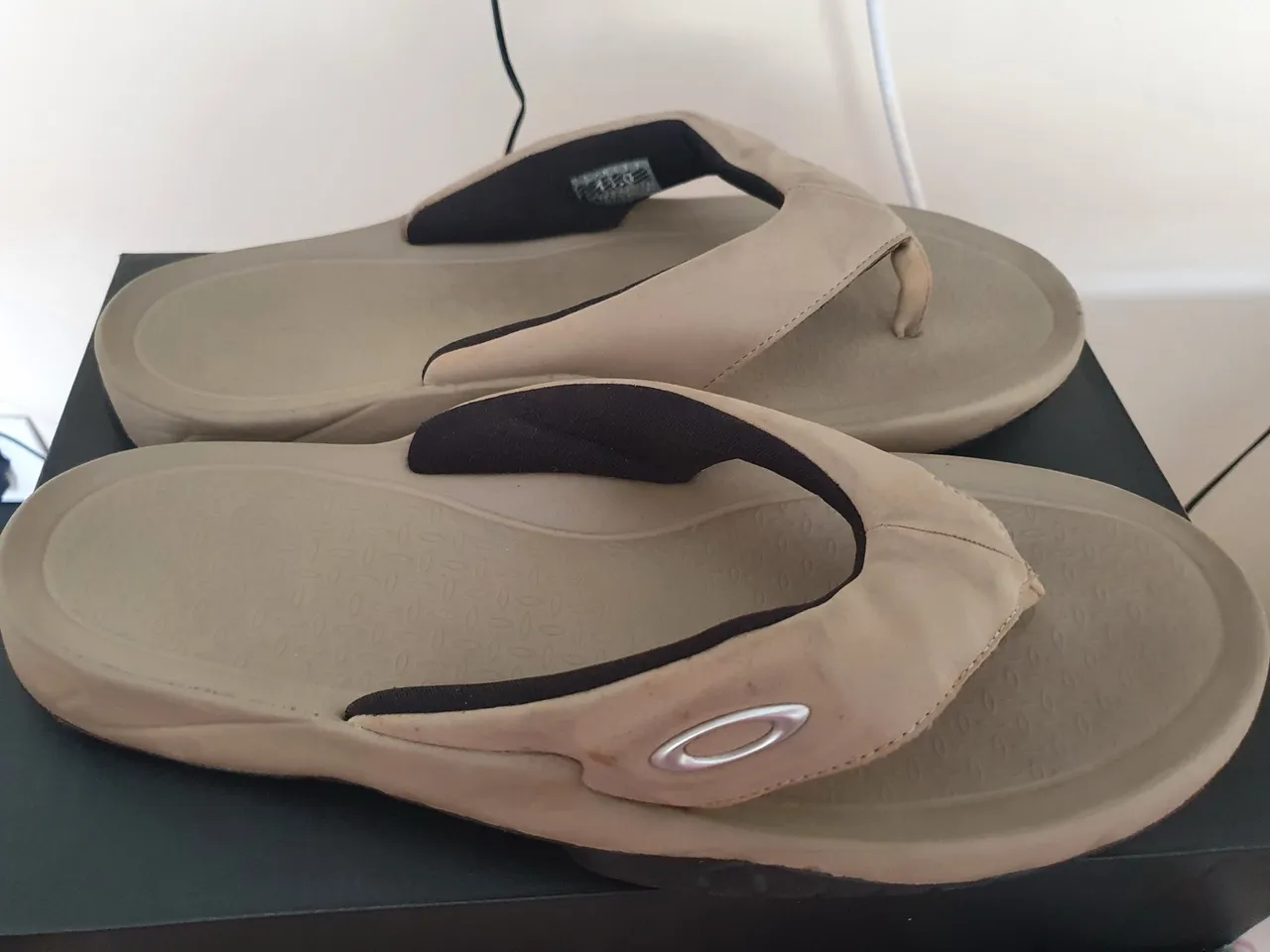 Sandálias Oakley Bege Icon metal TAM43 Original