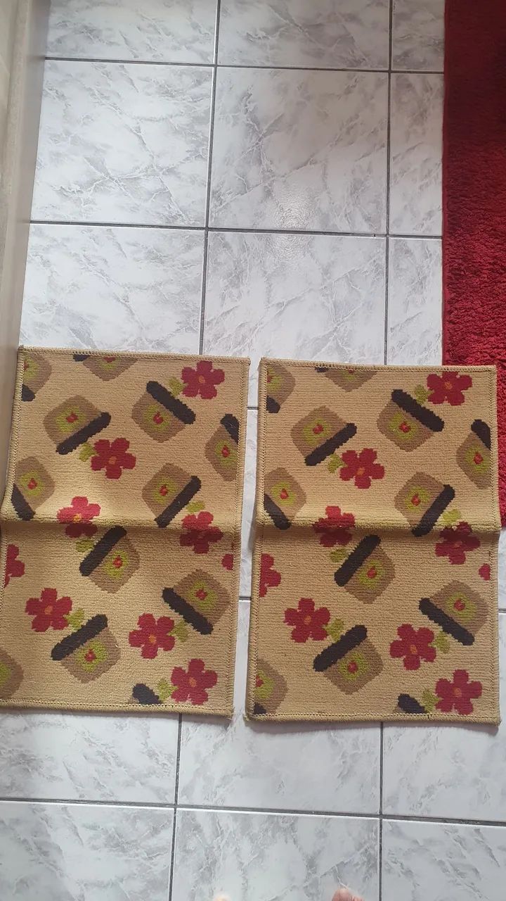 Jogo de Tapetes 3 Peças - Flores e Vasos - Foto 2