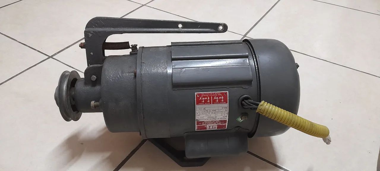 Motor WEG monofásico para máquina de costura