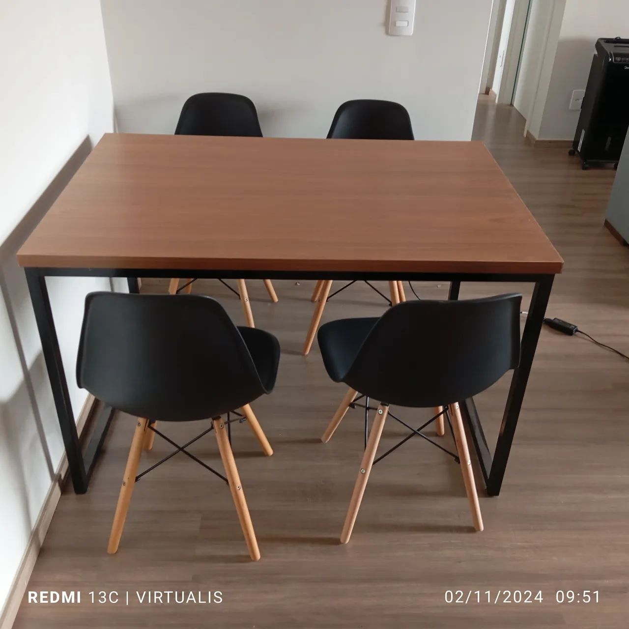 Mesa de Jantar com Tampo Amadeirado e Base de Ferro - Foto 2