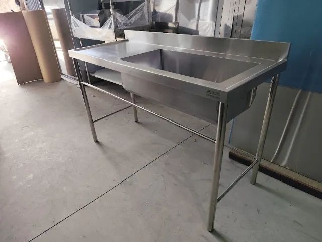Pia de Aço Inox com Design Moderno