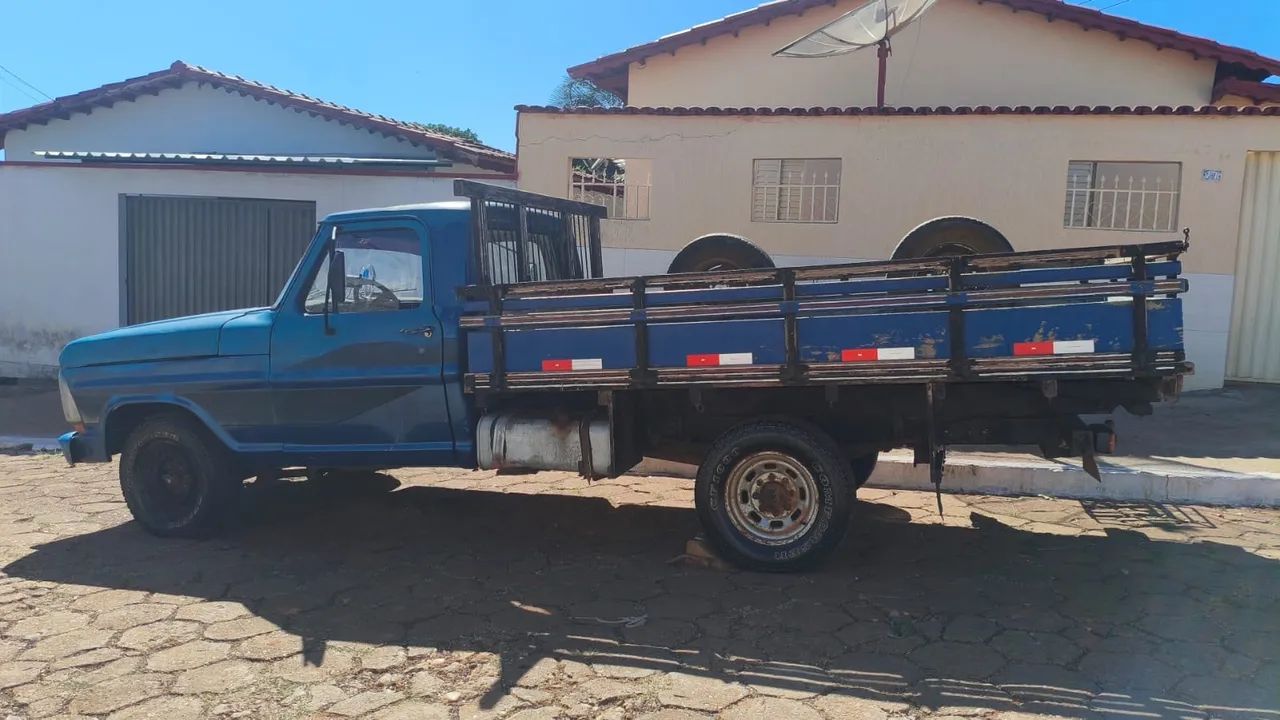 F2000 ano 1981 só 60 mil - Foto 4