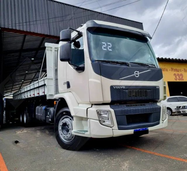 Volvo VM 270 6x2 Cabine Leito - 2022 (Apenas 57.000 km Original) - Foto 4