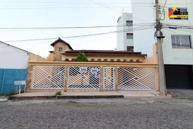 Casa para aluguel, 3 quartos, 1 suíte, 1 vaga, São José - Divinópolis/MG