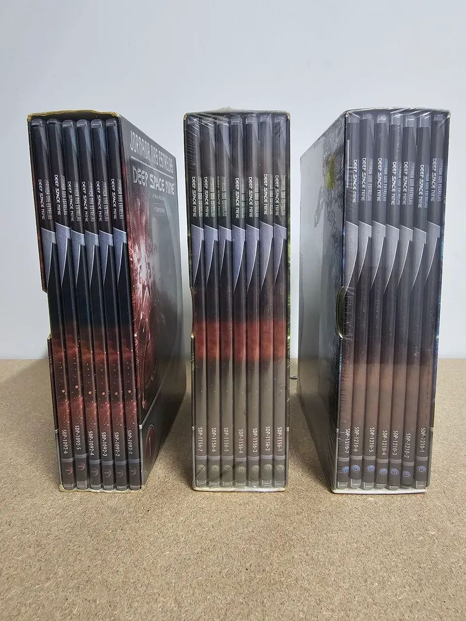 Boxes Star Trek Deep Space Nine 3 temporadas  - Foto 3