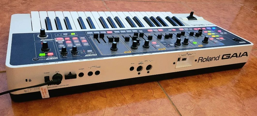 Teclado Roland Gaia Sh-01 Sintetizador - Instrumentos musicais