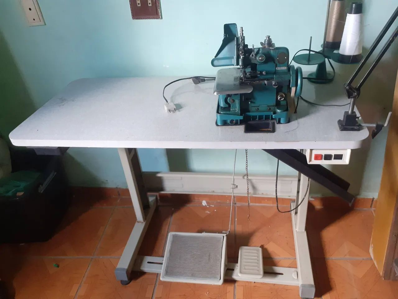 Maquina overlok - Foto 3