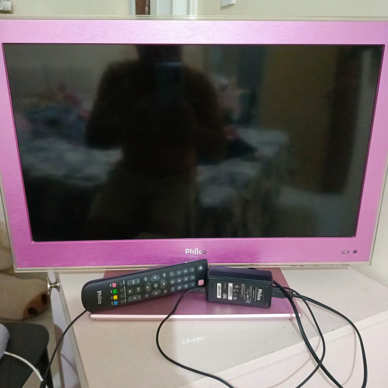 Monitor e TV Philco 24 polegadas rosa