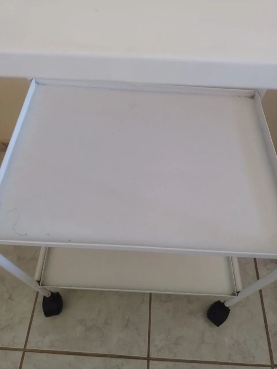 Mesa de apoio para espaço de estética 64297414809731123