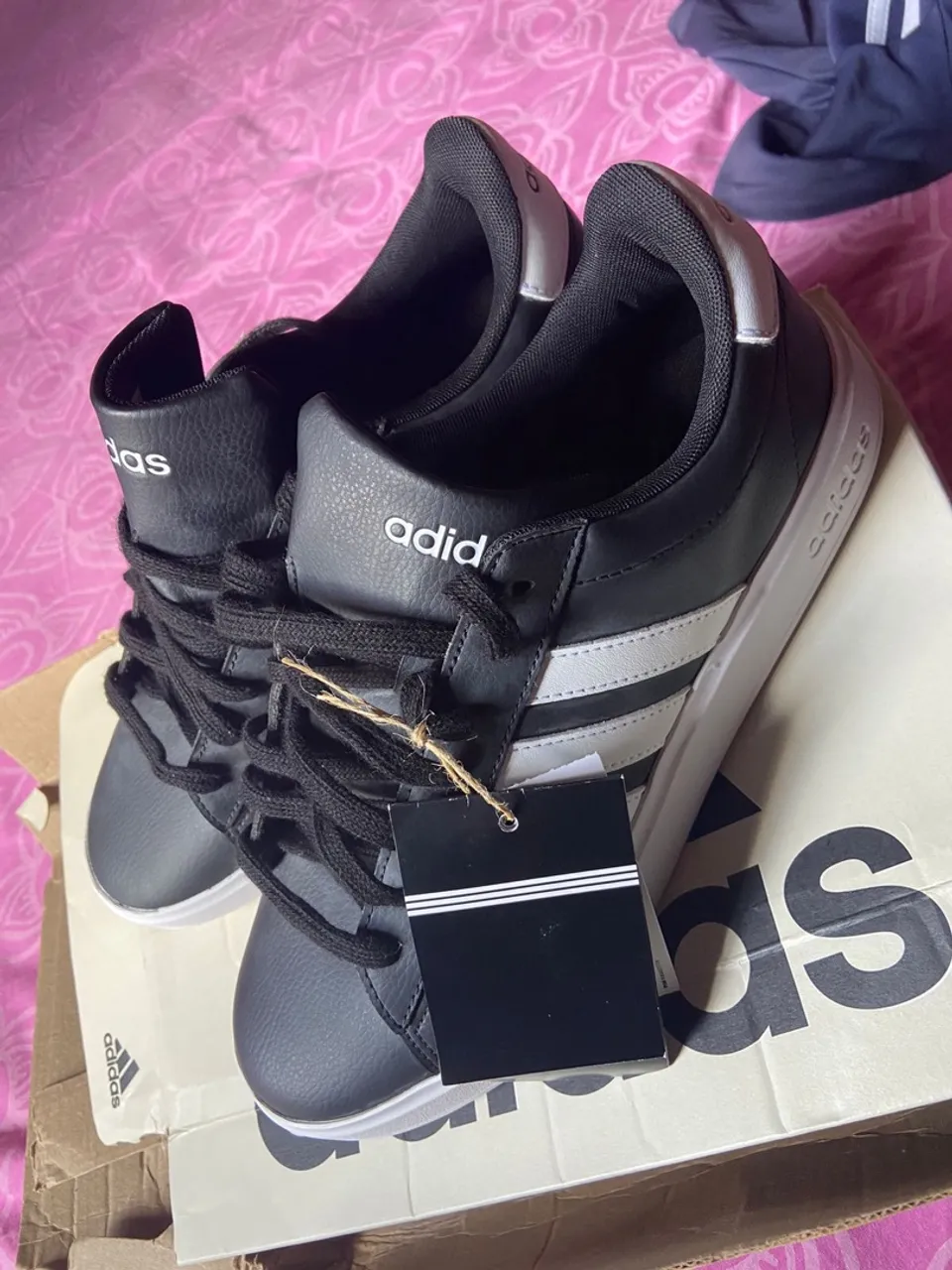 Tênis Adidas Masculino - Preto e Branco
