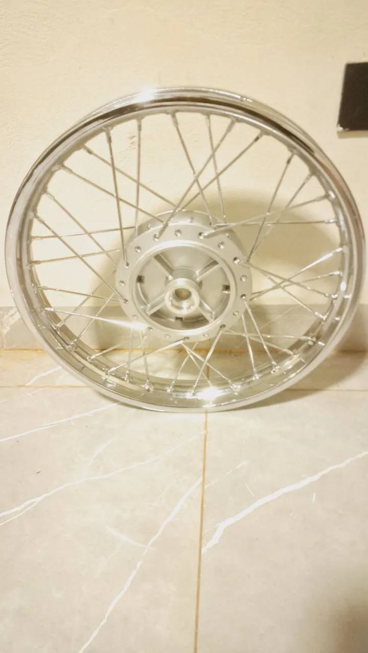Roda de Moto Cromada - Perfeita! Completa