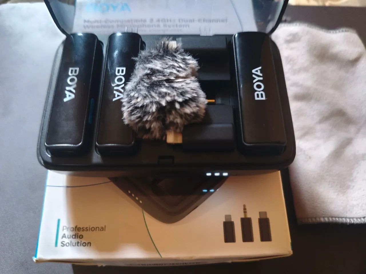 Kit de Microfone Sem Fio BOYA - Profissional - 2.4GHz - Dupla Captação