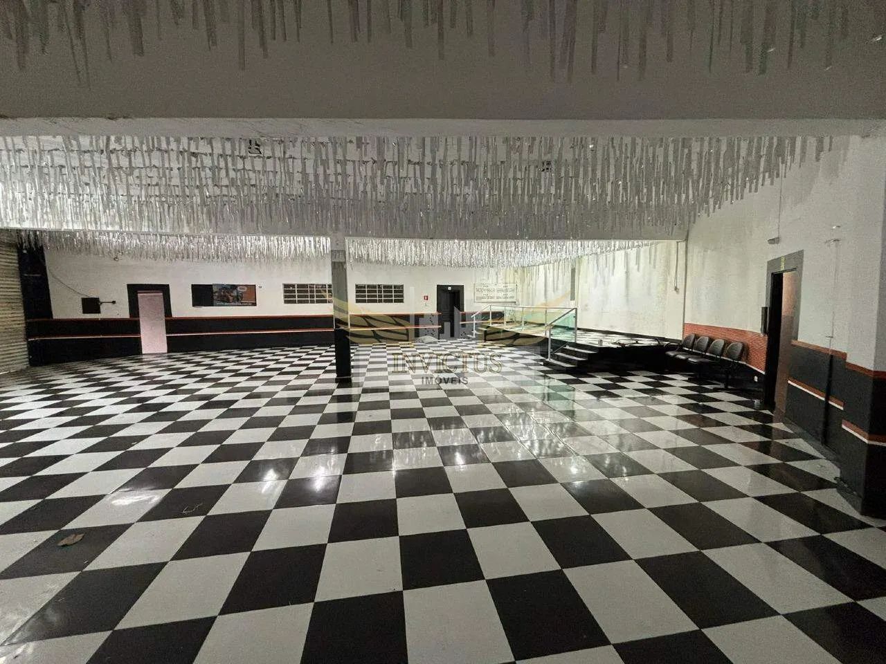 Galpão Comercial para Comprar, 380m² - Vila Palmares, Santo André/SP.