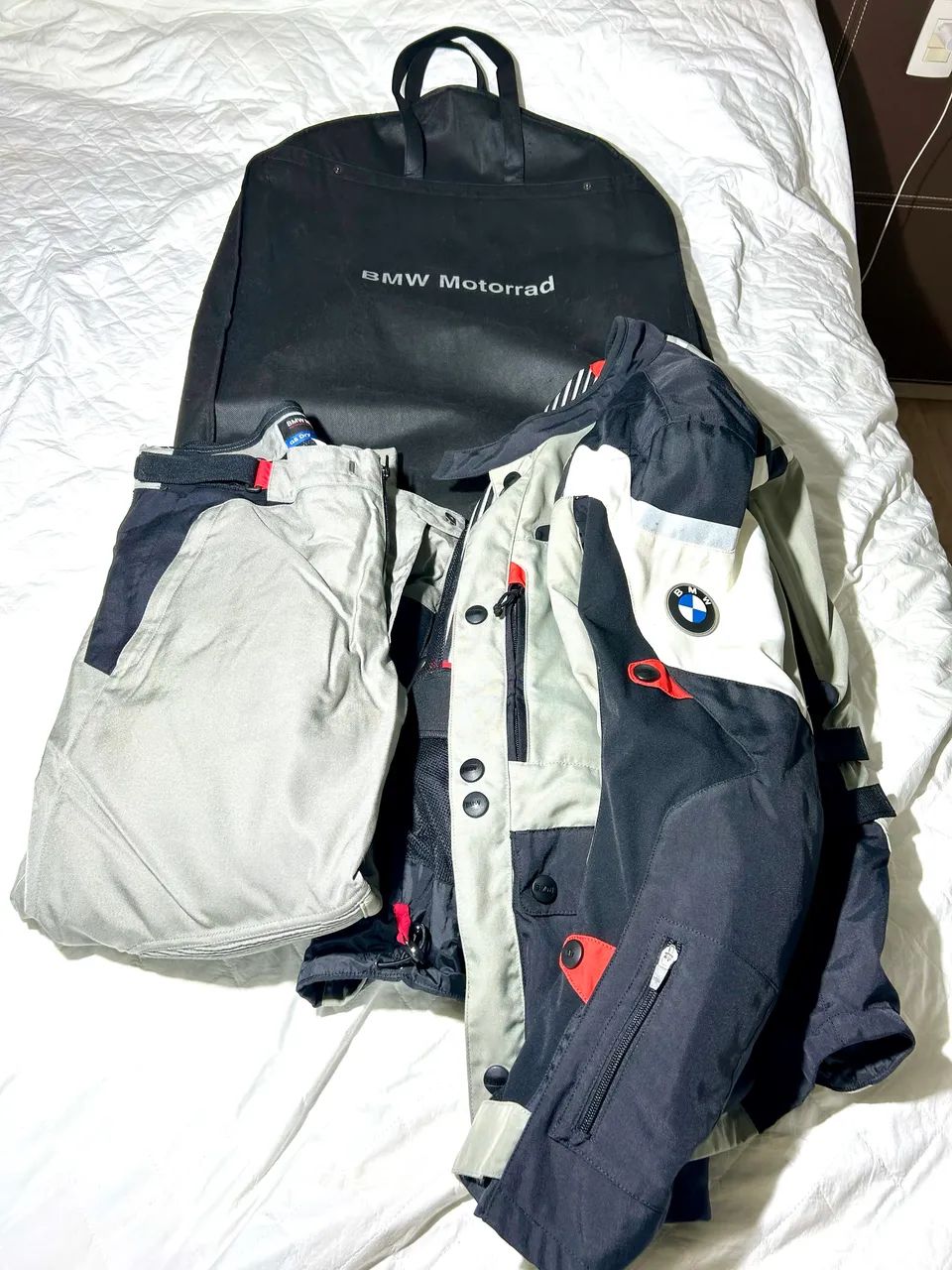 Conjunto BMW Motorrad GS Dry - Jaqueta 54 Calça 52 usados - Peças