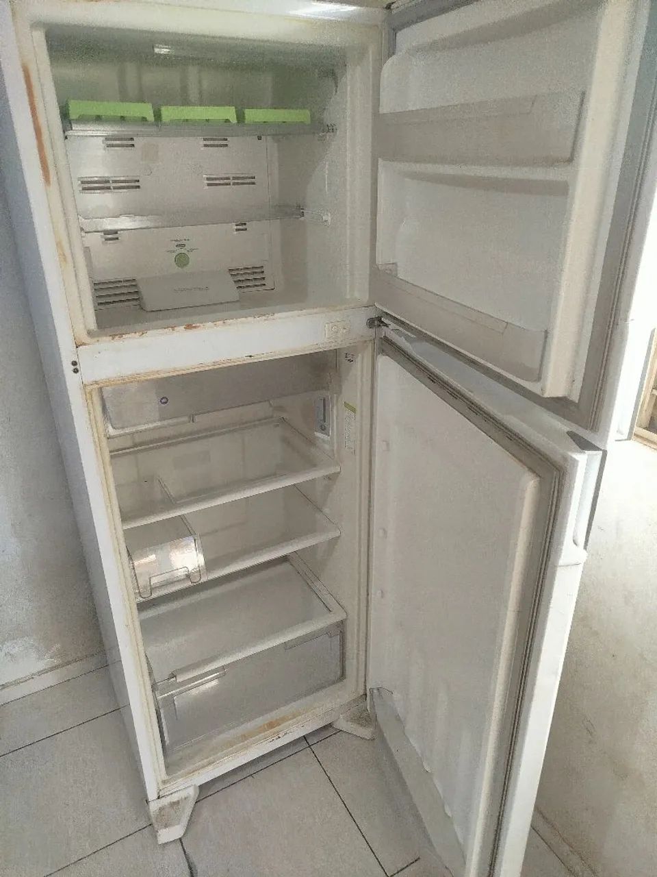 Geladeira Consul danificada  - Foto 3