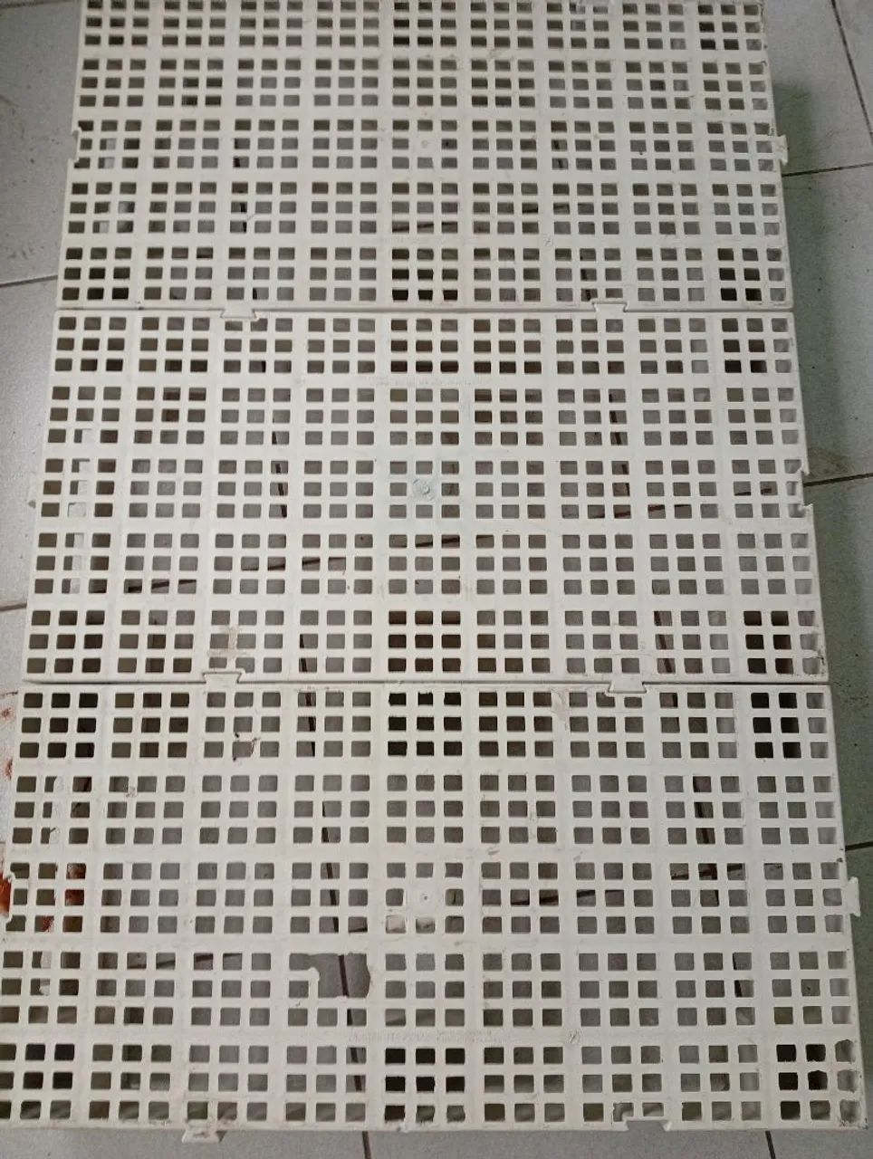 Estrado plástico resistente branco 80x40cm 