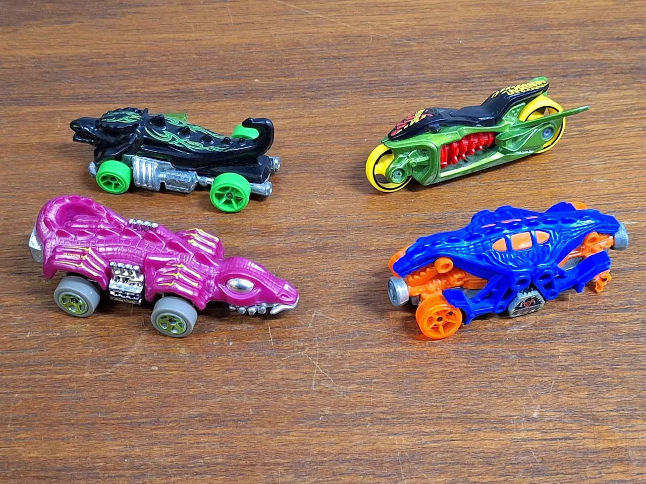 Lote com 24 Carrinhos Hot Wheels - Foto 3
