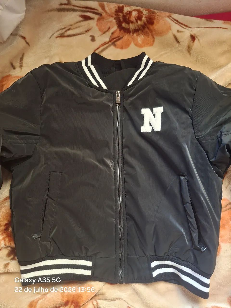 Jaqueta bomber varsity preta forrada