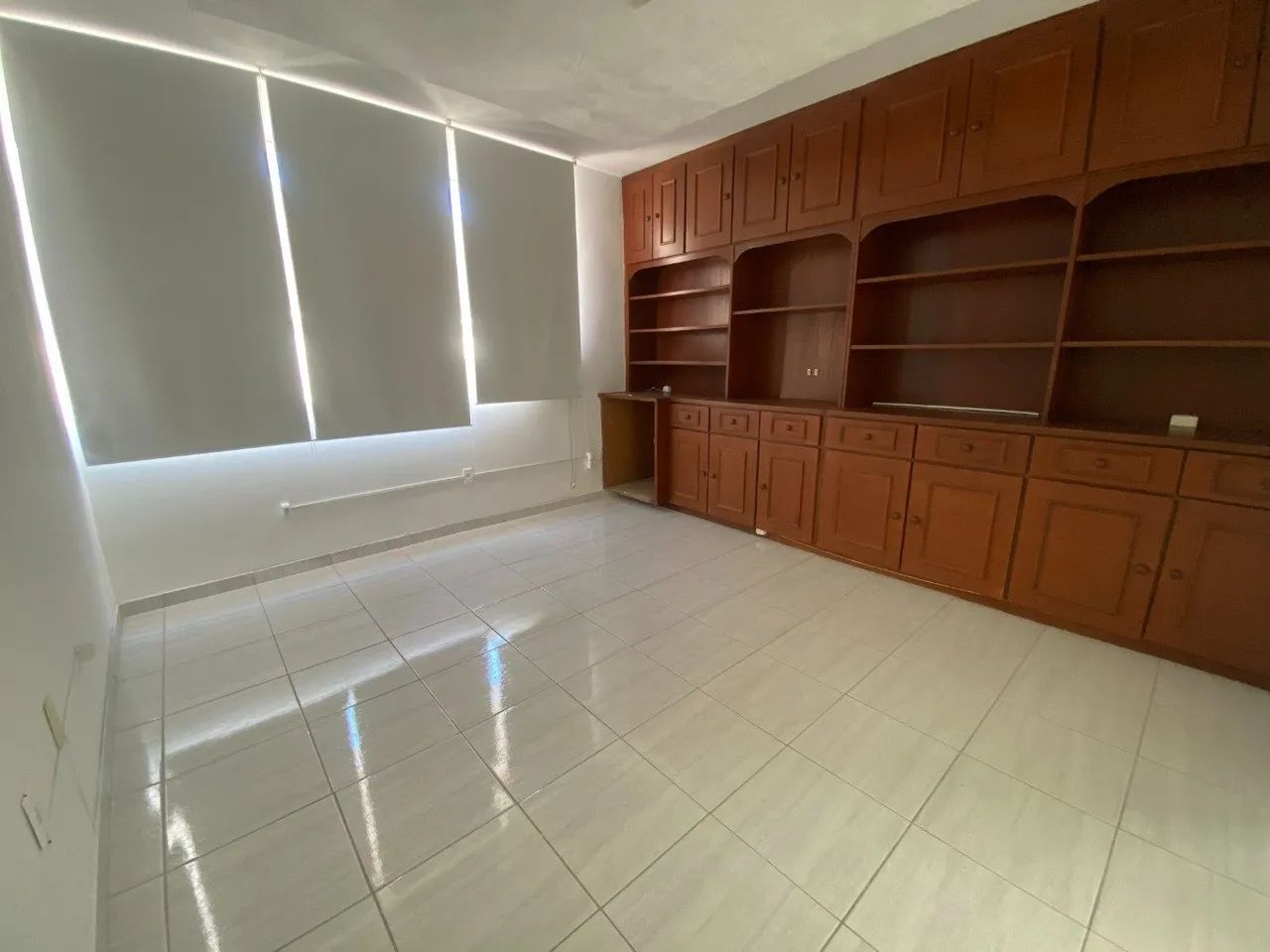 Sala Comercial na Galeria Jaqueline II, com 1 Banheiro, Armário. - Foto 3