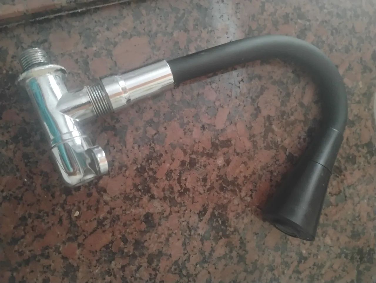 Duas torneiras novas