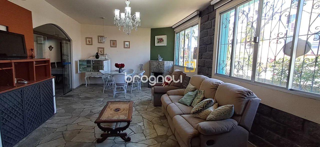 Ampla casa com 6 dormitórios em Canasvieiras - Foto 4