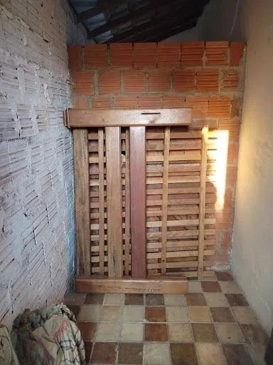 Cama de madeira em perfeito estado  - Foto 2