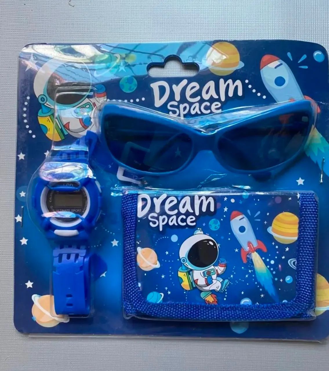 Kit Dream Space: relógio, carteira e óculos de sol