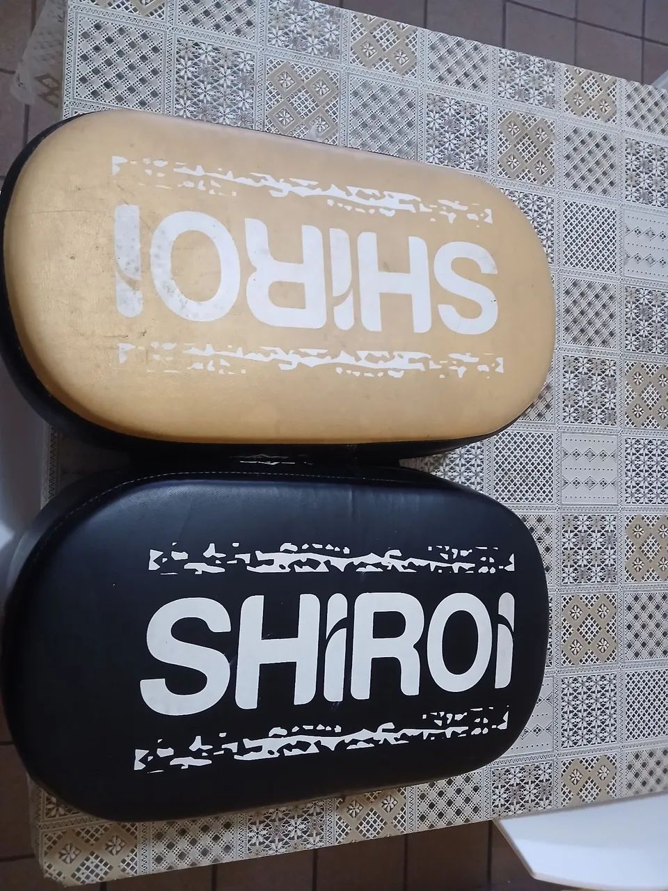 APARADOR SHIROI