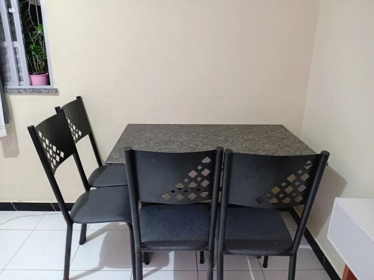 Mesa de mármore de 4 cadeira sem nova  - Foto 3