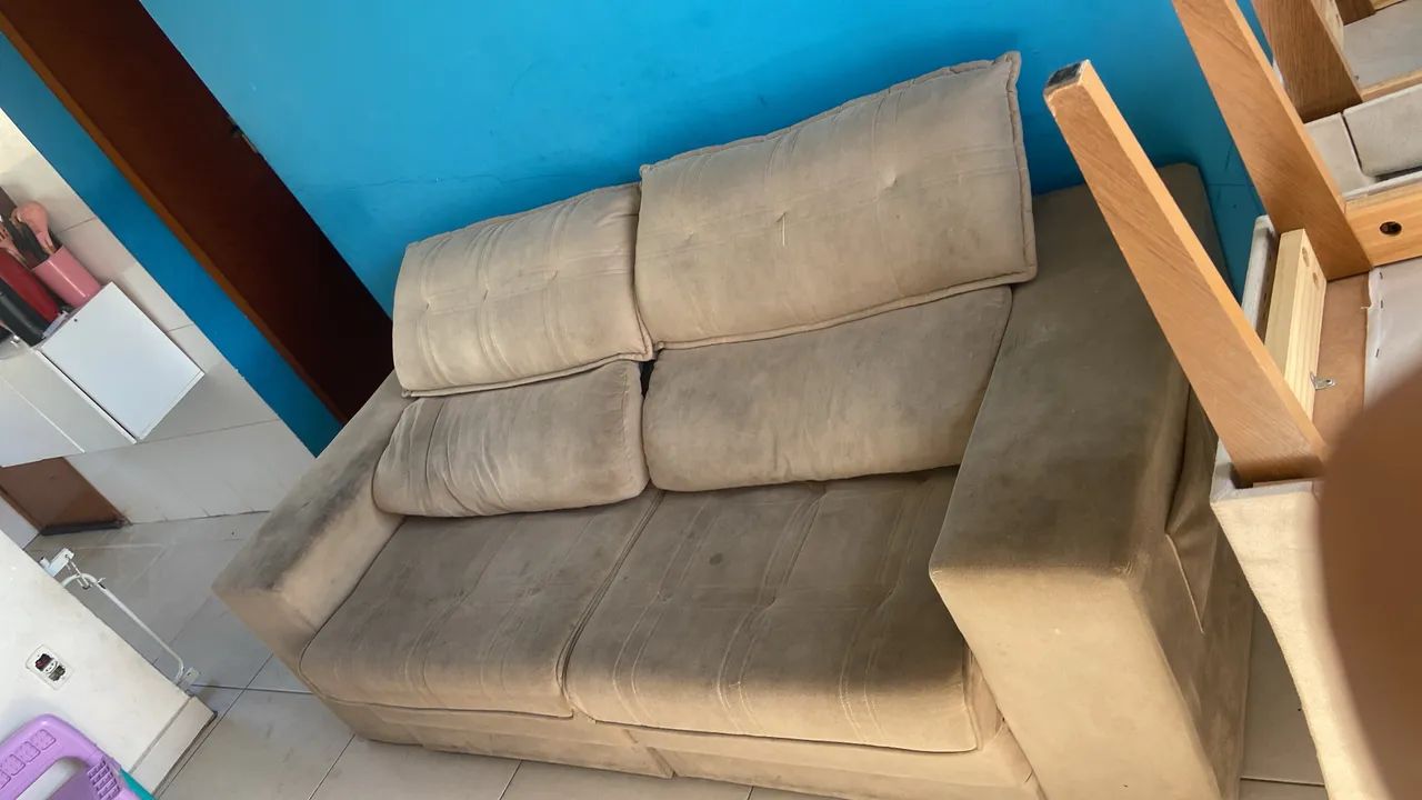 Sofá retrátil semi novo 