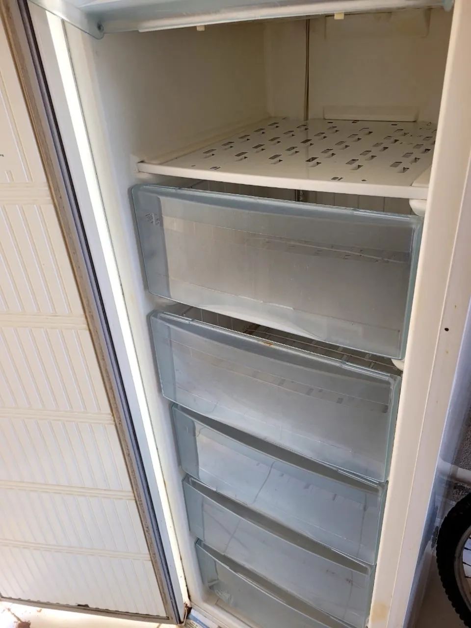 Freezer vertical Electrolux FE22 Super 173L.  - Foto 3