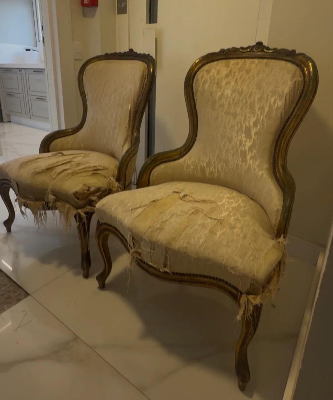 Poltronas Neoclássica Luís XV - Foto 4